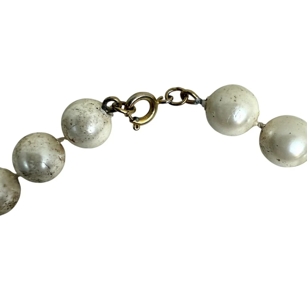 Vintage Classic Faux Pearl Necklace Cream Speckled Colored Costume Jewelry 18 in